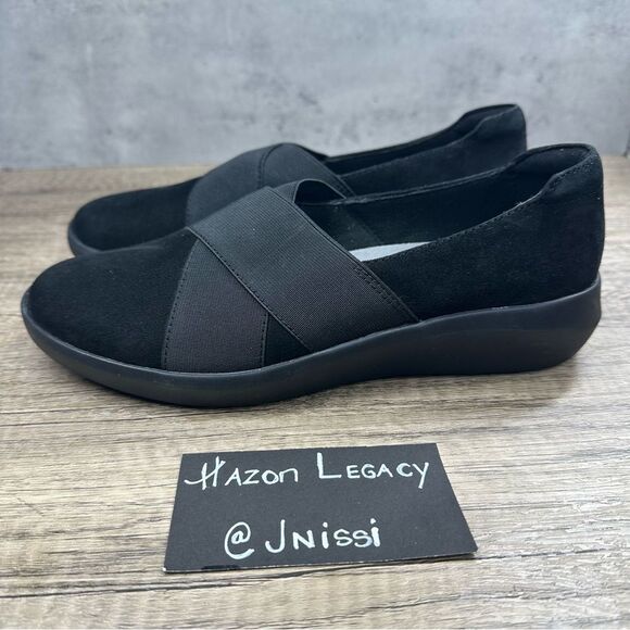 Clarks~Women’s~”Kayleigh Step” Black Suede Slip-On~Size 7M - Picture 1 of 8